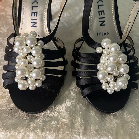 Anne Klein black satin dress shoes, open toe with pearlescent sequence. Size 6 - Picture 2 of 8